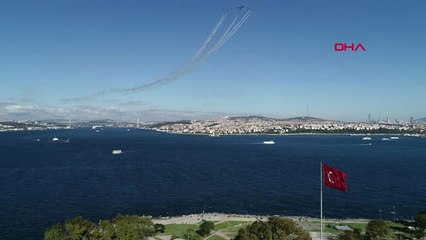İstanbul Türk Yıldızları ve THY Uçağı Birlikte Uçtu