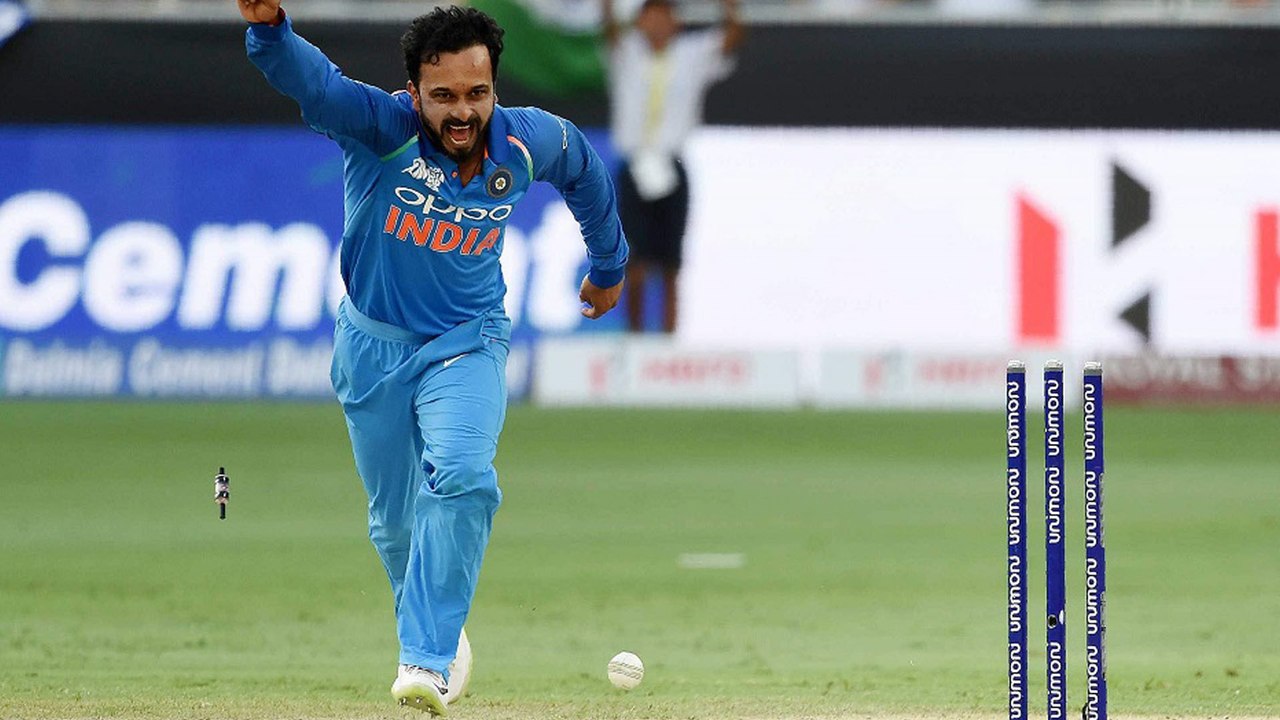 Kedar Jadhav : My Life Changed When Dhoni Asked Me To Bowl In That New Zealand Match | Oneindia