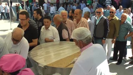 Akçakoca'da Binlerce Kişiye Aşure İkramı