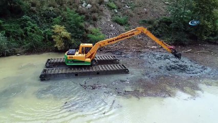 Yüzen Kepçelerle Temizlenen Sera Gölü Havadan Görüntülendi