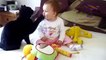 Birlikte Oynamak Komik Kediler Ve Bebekler - Sevimli Kedi