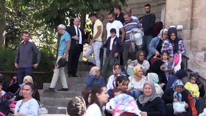 Afyonkarahisar'da 75 bin kap aşure dağıtıldı