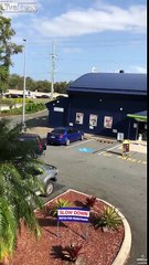 Pire conducteur - il s'y prend à 30 fois pour se garer de travers sur un parking !
