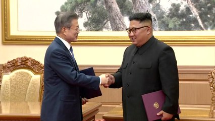 평양 정상회담 명장면...백두산 천지에 오른 두 정상 / YTN