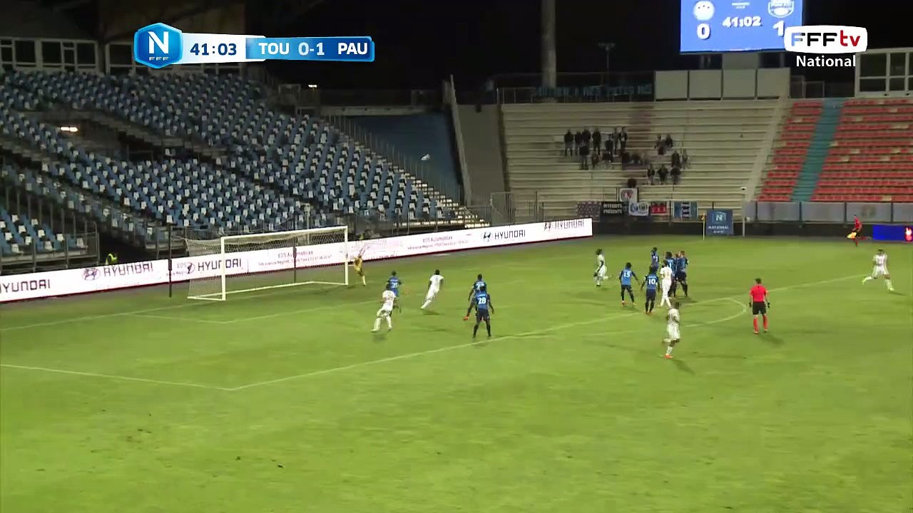 Oh le magnifique coup franc qui fini sur l'équerre d'Elana.