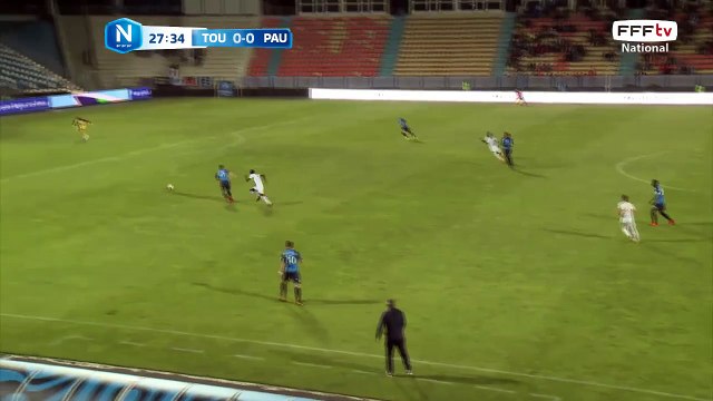 Ouverture du score du Pau FC !!! Suite à bon pressing de NAME, il centre pour GUILAVOGUI qui se joue d'un défenseur et marque.