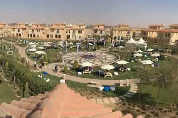 للبيع فيلا في هايد بارك علي الحديقة الرئيسية