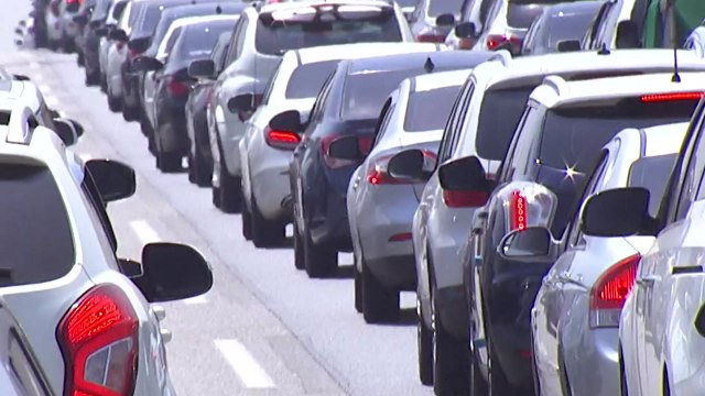 추석 연휴 첫날 본격 귀성행렬...하행선 '거북이걸음' / YTN