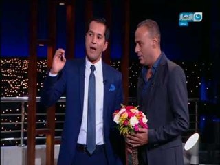 اخر النهار - الفنان محمود عبد المغني يقتحم الاستديو ويكرم الطفل(علاء حسن - بطل الجمهورية في السباحة)