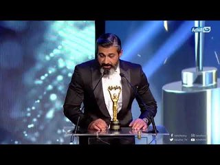 النجم / ياسر جلال ولحظة ظهورة بـ لوك جديد : غير مقتنع بأن مافيش أفضل او أحسن في الفن ! 