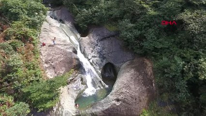 Rize 'doğal Jakuzi'yi Andıran Şelale Göletlerine İlgi Arttı