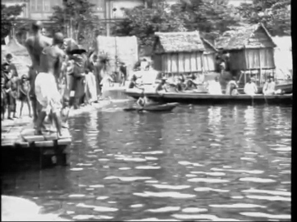 Auguste & Louis Lumière: Baignade de nègres (1896)