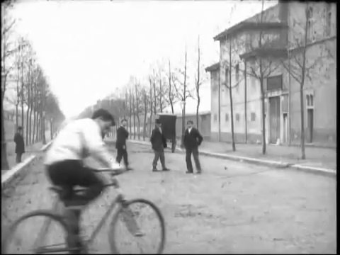 Auguste & Louis Lumière: Bicycliste (1896)