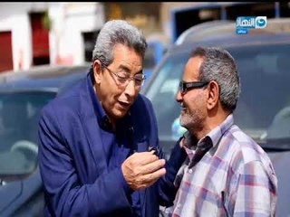 أخر النهار - شخص يقتحم التصوير في الشارع مع محمود سعد ويكشف عن مشاكلة