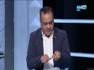 طفل فلسطيني عمره 3 سنوات يحمل " مقوار كوسة " ويبث الرعب بقلوب جنود الإحتلال خوفاً من أن يقتلهم به