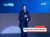 الرئيس عبد الفتاح السيسى يستوقف الفنان محمد فؤاد : 