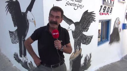 İzmir Fanatik Beşiktaşlı Evinin Dış Cephesini, Kartal Figürleriyle Boyadı