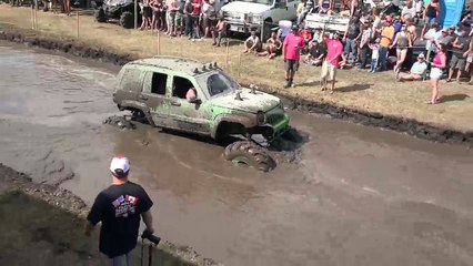 Sherp Vs. Mega Trucks Impossible Bounty Hole!!(1)