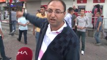 Kadıköy'de İnanılmaz Olay... Üstüne Sokak Lambası Düştü