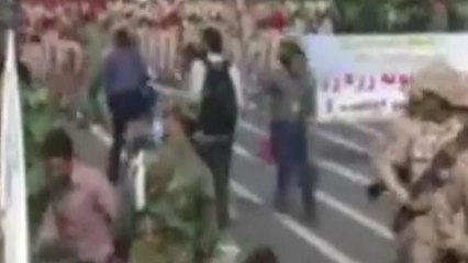 이란서 군사 퍼레이드 도중 총격..."수십 명 사상" / YTN