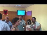 Ora News - Gjykata liron mjekët e spitalit të Shkodrës, përqafimi në sallën e gjyqit
