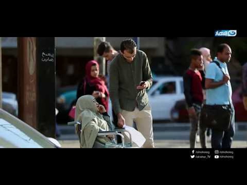 عقارب الساعة | رد فعل قوي من المصريين تجاه أبن ترك أمه في الشارع علشان تشحت