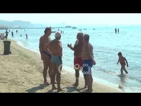 Ora News - Nuk ka mbaruar ende vera, bregdeti i Durrësit plot