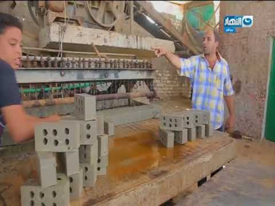باب الخلق | عباده مرعي يرصد صناعة الطوب و معاناة عاملي و أصحاب مصانع الطوب