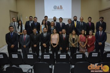 OAB entrega carteiras a novos advogados e empresário comemora conquista de mais um objetivo profissional