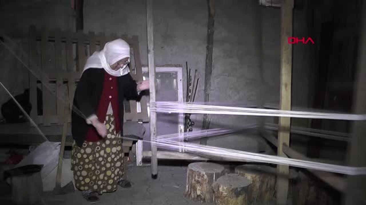 Erzurum 80 Yaşında, Sevdiklerine Hediyelik Dokuyor