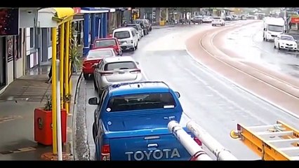 Elle croyait qu'elle a bien attaché son chien ! Fail