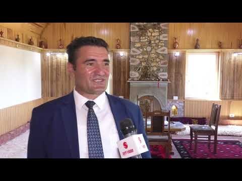 Oda e familjes Dinaj nga Gjakova e pasur me skulptura