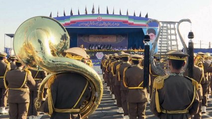 이란 군사 퍼레이드에 총격으로 80여 명 사상...IS "우리 소행" / YTN