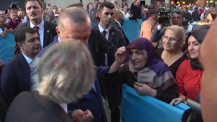 Cumhurbaşkanı Erdoğan Çocuk Yuvasını Ziyaret Etti