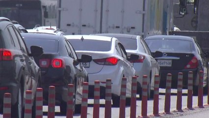 연휴 둘째날 고속도로 곳곳 정체...11시쯤 절정 / YTN