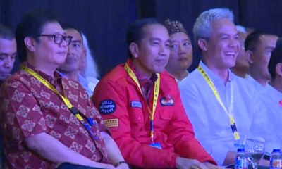 Jokowi Disambut Lagu Metallica di Reuni Alumni UGM