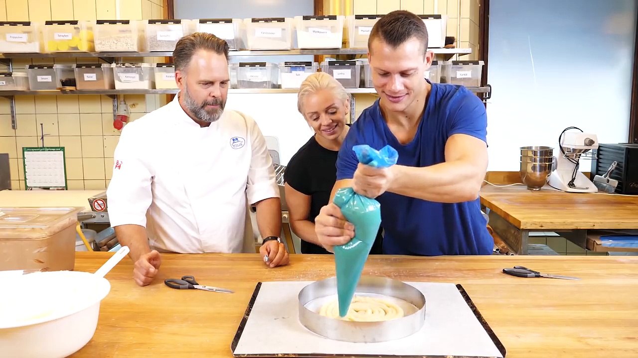 VI SÄTTER VÄRLDSREKORD *BAKAR VÄRLDENS STÖRSTA BISKVI*