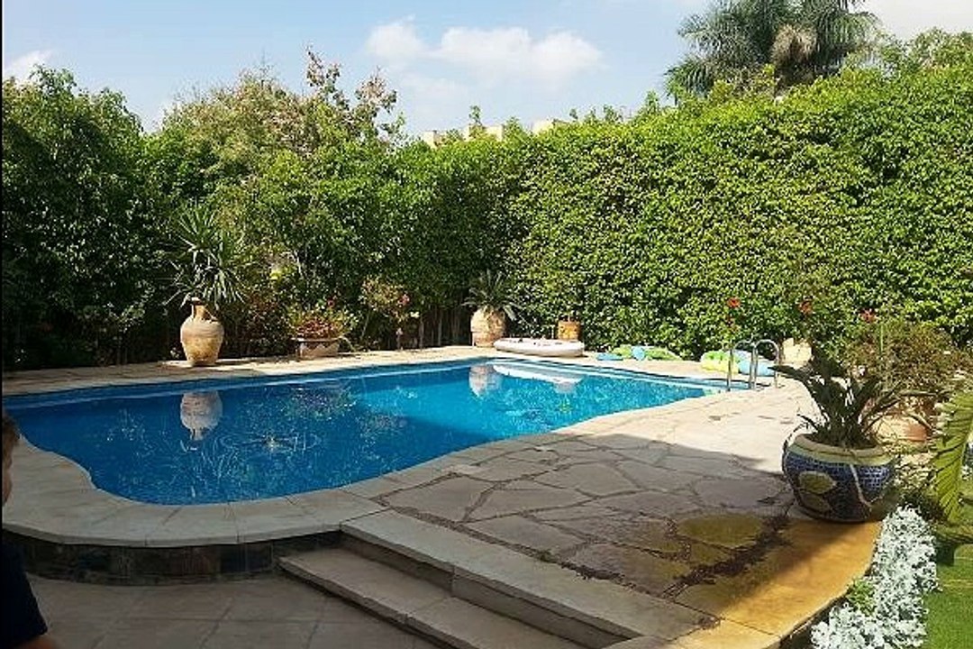دوبلكس بمدخل خاص بحمام سباحه للايجار في قطاميه هايتس