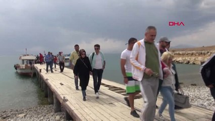 Van Gölü'nde, Antik Yoldan Çarpanak Adası'na Yürüdüler
