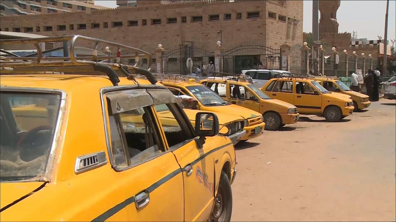 هذا الصباح-تطبيقات الأجرة تثير غضب سائقي سيارات الأجرة بالسودان