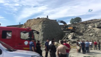 Toprak Altında Kalan Kamyon Şoförünün Cesedine Ulaşıldı