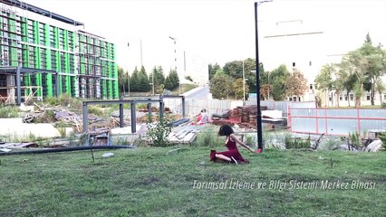 İTÜ'lü öğrencilerden bitmeyen inşaatlara dansla tepki