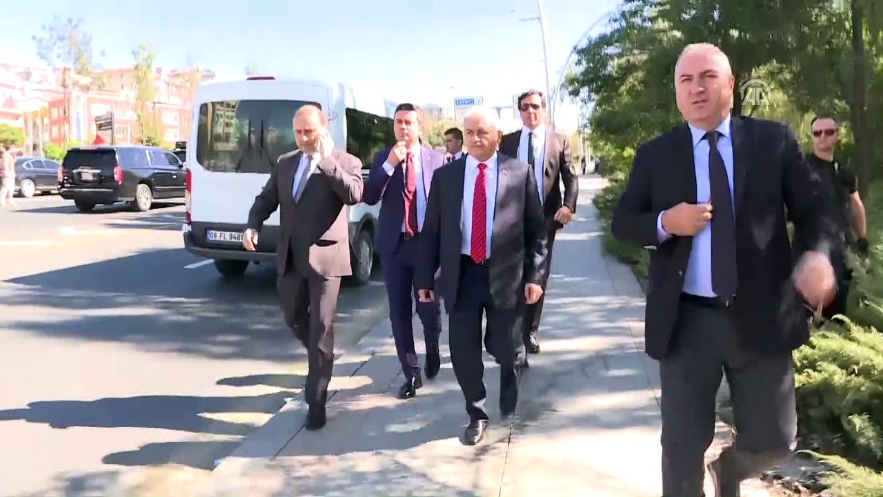 TBMM Başkanı Yıldırım yaralıların yardımına koştu - ANKARA