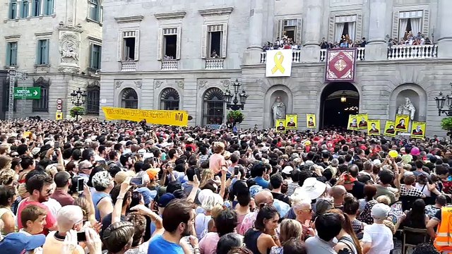 Crits de llibertat a plaça de Sant Jaume per la Mercè