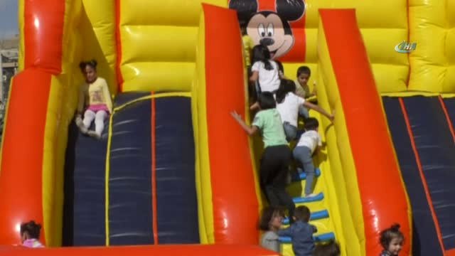 Hakkarili Çocukların Şişme Oyun Parkı Sevinci