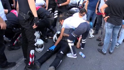 İstanbul Beşiktaş'ta Yolun Karşısına Geçen Motosikletli Polisler Minibüs Çarptı 2 Polis Yaralı