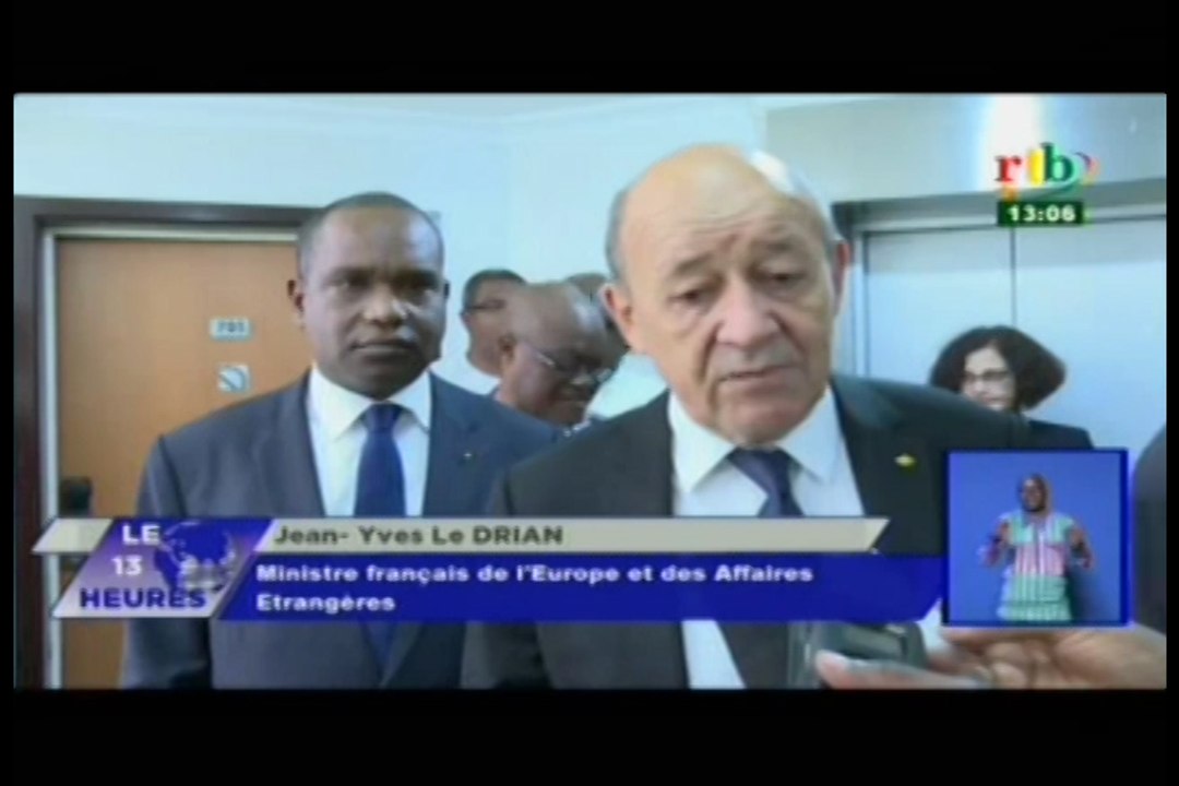 Echange entre le Président de la République et Jean-yves le DRIAN,  Ministre Français  de l’Europe des affaires étrangères  sur la commémoration des 100ans  de  la Première guerre Mondial et la lutte contre le terrorisme
