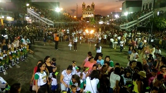 Desfile Cívico e Apresentação de Bandas Marciais em Pedras de Fogo