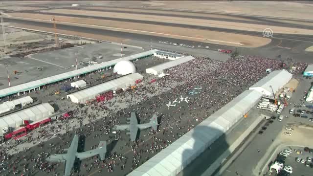 Cumhurbaşkanı Yardımcısı Oktay, Teknofest İstanbul Alanını Gezdi