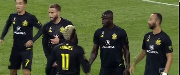 Gashi baraj kuran kaleciyi frikikten avladı